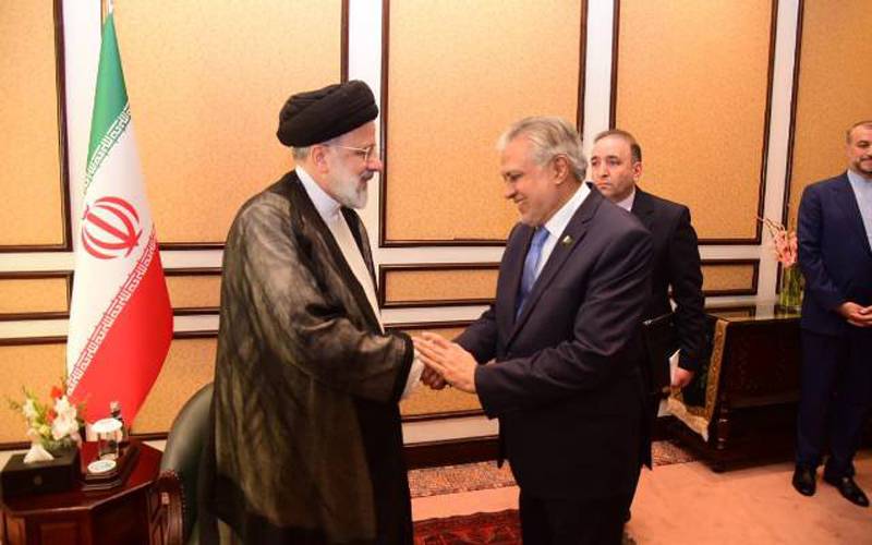  اسحاق ڈار کی ایرانی صدر سے ملاقات،اہم امور پر  تبادلہ خیال