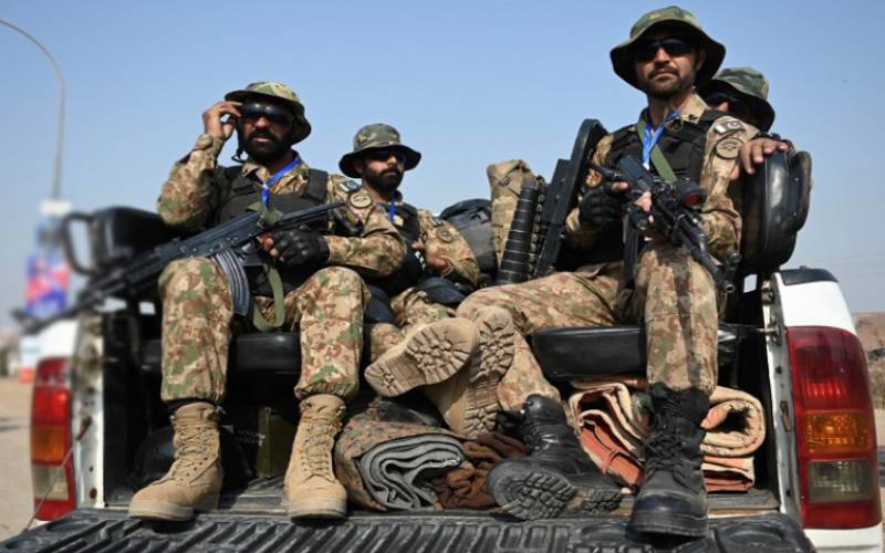 سکیورٹی فورسز کی خیبرپختونخوا میں کارروائیاں، 11 دہشتگرد ہلاک