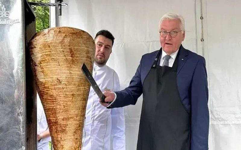جرمن صدر دورہ ترکیہ پر کباب بنانے والا مشہور باورچی اور گوشت بھی ہمراہ لے آئے