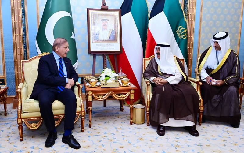 وزیراعظم کی امیر کویت سے ملاقات، دورہ پاکستان کی دعوت