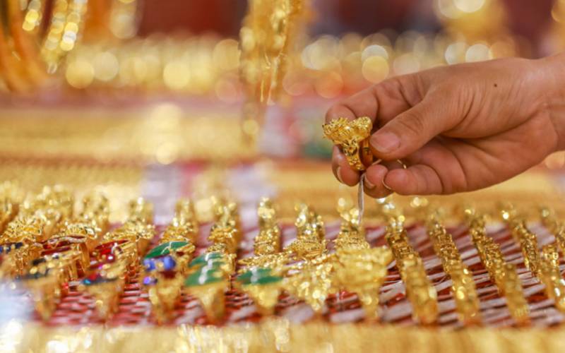 سونا ایک بار پھر سستا ہوگیا،فی تولہ قیمت میں کتنی کمی ہوئی؟