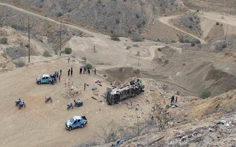 پیرو :مسافر بس کھائی میں جا گری،23 افراد ہلاک