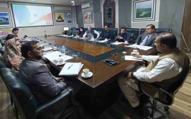 چیف کمشنر اسلام آباد کی سی ڈی اے کے افسروں سے ملاقات, اہم امور پر بریفنگ 