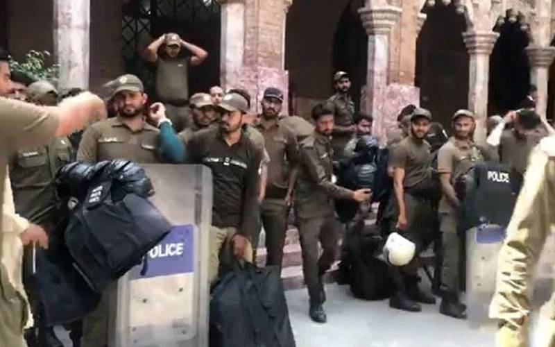 لاہور ہائیکورٹ:فریقین آپس میں الجھ پڑے، 2 افراد  گرفتار
