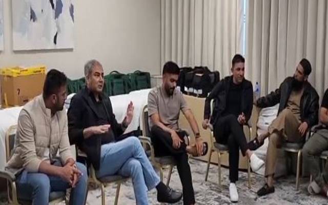 چیئرمین ی سی بی محسن نقوی نے ڈبلن میں قومی کھلاڑیوں سے ملاقات کی اور کھلاڑیوں کا حوصلہ بڑھایا۔ 