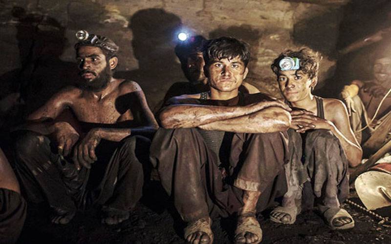 دکی : کوئلہ کان میں پھنسے تینوں کان کنوں کو 8 گھنٹے بعد ریسکیو کر لیا گیا 