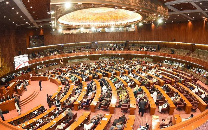 قومی اسمبلی اجلاس:ماحول کے ساتھ تقاریر میں بھی گرمی،اپوزیشن کا حکومت کو جواب 
