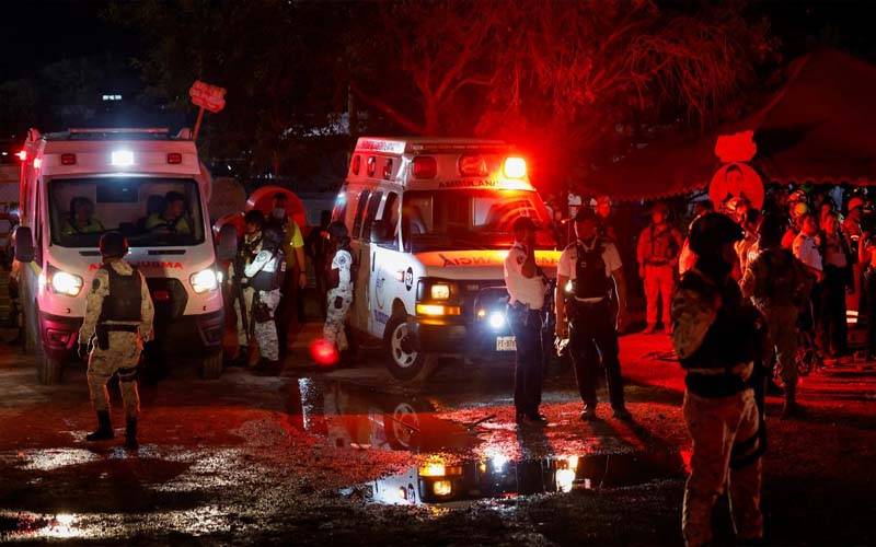 میکسیکو: انتخابی جلسے کے دوران سٹیج گرنے سے 9 افراد ہلاک، درجنوں زخمی