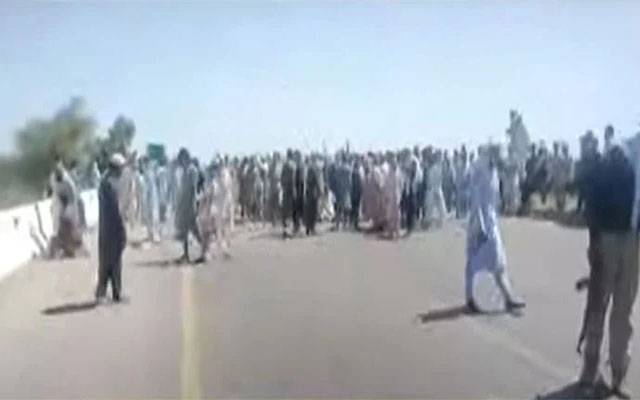  لوڈشیڈنگ کیخلاف احتجاج،موٹروے بند، وزیراعظم نےنوٹس لے لیا