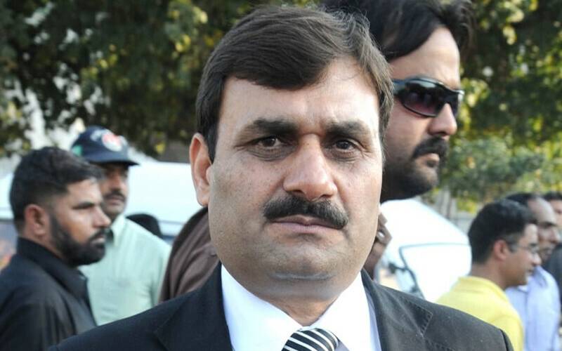 پی ٹی آئی کور کمیٹی کا فیصلہ تھا ہمیں چیف جسٹس پر اعتماد نہیں، شوکت بسرا