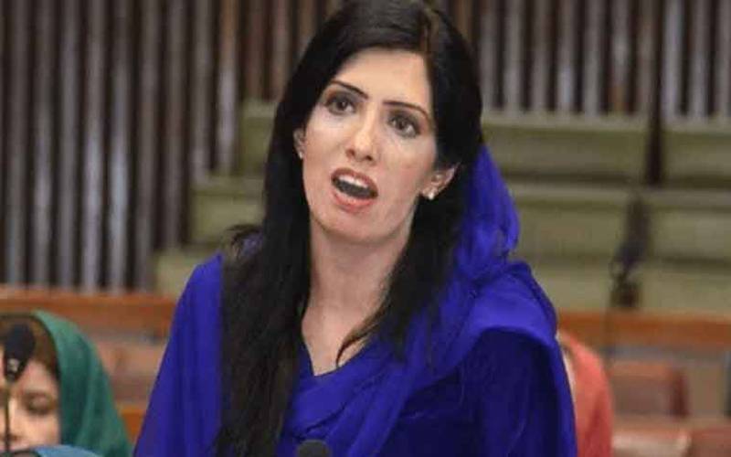 پولیس پی ٹی آئی رہنما عالیہ حمزہ کو لیکر گوجرانوالہ پہنچ گئی 