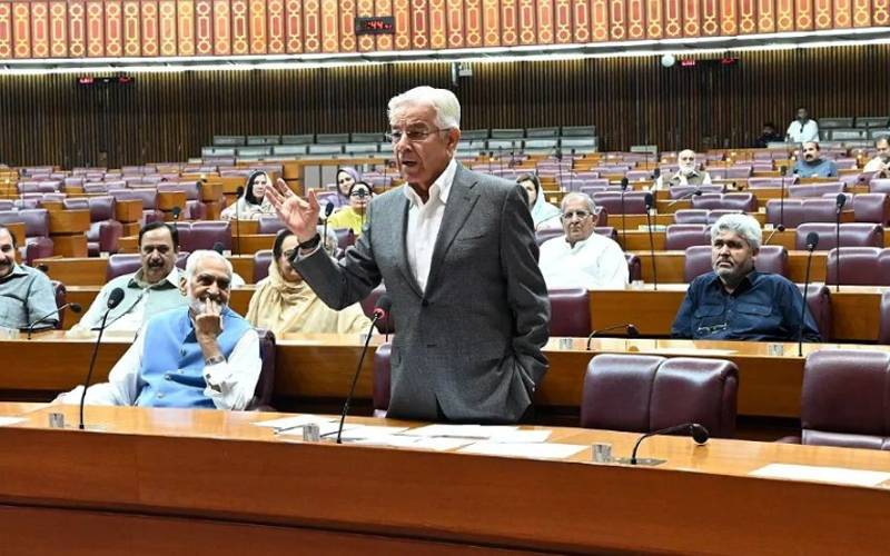 پی ٹی آئی آج بھی فوج کیخلاف دہشت گردوں کے ساتھ کھڑی ہے، وزیر دفاع