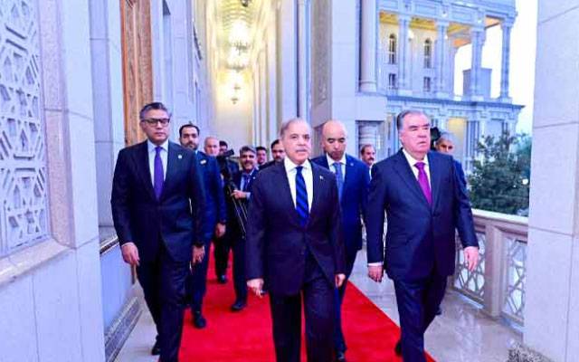 وزیراعظم شہباز شریف کا دوشنبہ میں قصرِ نوروز کا دورہ