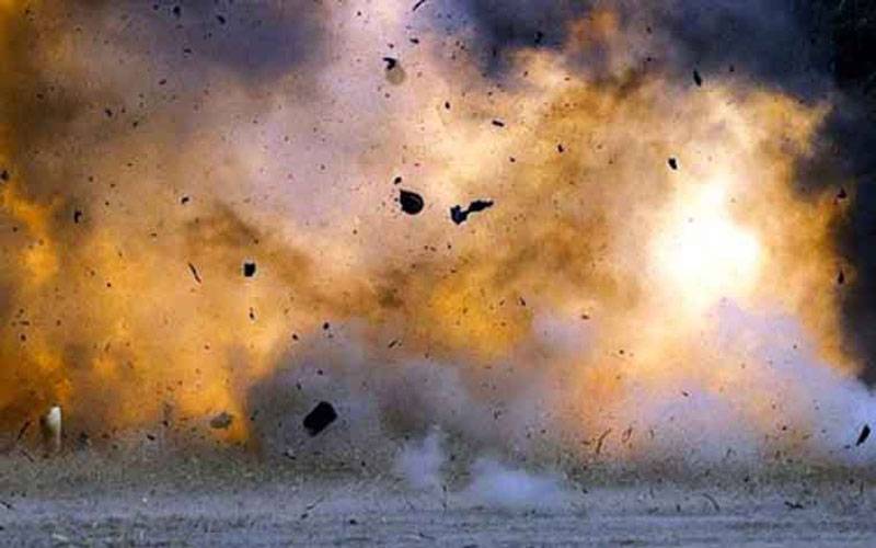 چارسدہ: پولیس وین کے قریب خودکش دھماکا، تمام اہلکار محفوظ رہے