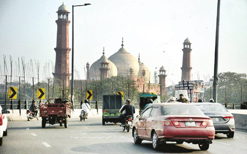 لاہور کا ائیر کوالٹی انڈیکس کم،فضا بہتر ہونے پر شہریوں نے سکھ کا سانس لیا