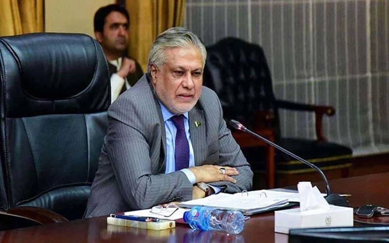ڈی 8 سمٹ میں شرکت کیلئے اسحاق ڈار قاہرہ روانہ 