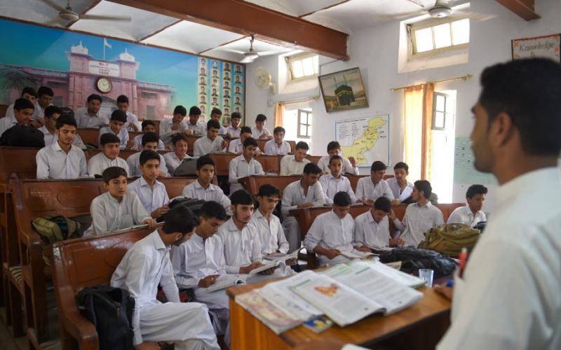 طلبا کی شرارتوں سے تنگ استاد پولیس اسٹیشن پہنچ گیا، تبادلے کا مطالبہ