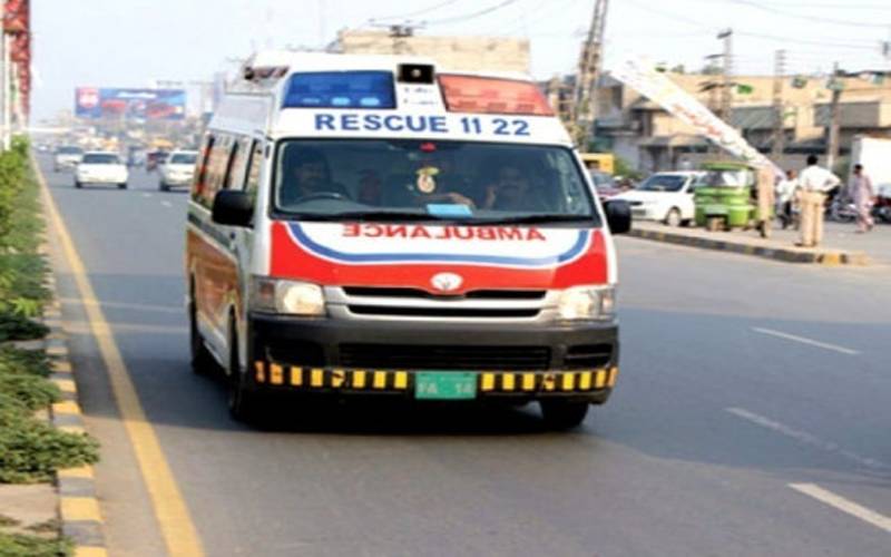 سیہون: 2 کاروں میں تصادم سے 5 افراد جاں بحق، 6 زخمی