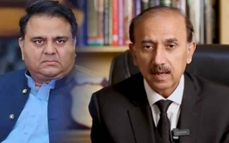 اڈیالہ جیل کے گیٹ پر پی ٹی آئی رہنما لڑ پڑے، فواد کے تھپڑ سے شعیب شاہین گر پڑے
