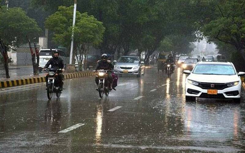  گرج چمک کیساتھ بارش، پہاڑوں پر برفباری کی پیشگوئی 