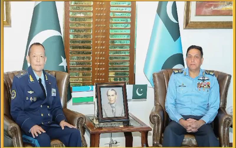 ایئر چیف مارشل سے ازبک فضائیہ کے کمانڈرز کی ملاقات، فو جی تعاون کے فروغ پر تبادلہ خیال