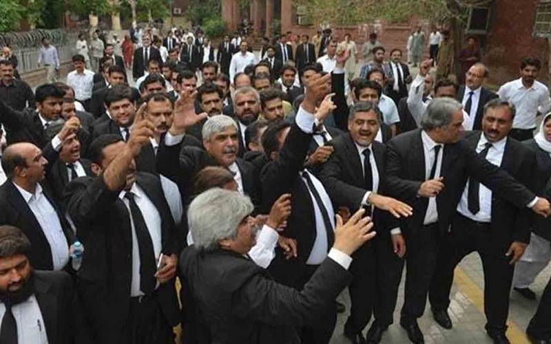 حیدرآباد کے وکلاء کا آٹھویں روز بھی عدالتی بائیکاٹ