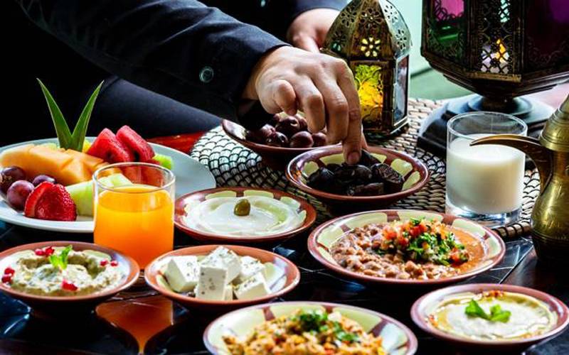 دن بھر کی پیاس سے فوری نجات کیلئے افطار کے وقت یہ مشروبات بنائیں