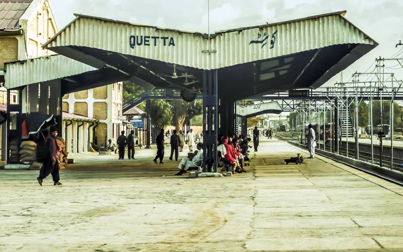  جعفرایکسپریس پر دہشت گرد حملے کے بعد بلوچستان کیلئے ٹرین سروس معطل کرنے کا اعلان