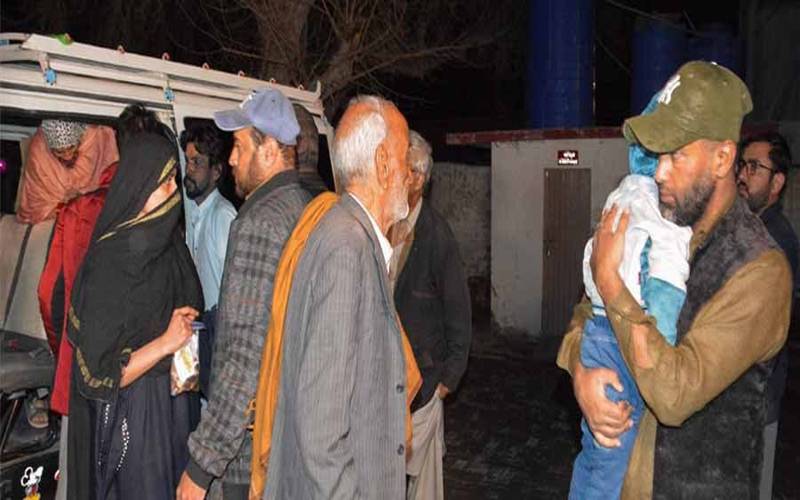جعفر ایکسپریس حملہ، دہشتگردوں میں خود کش بمبار بھی موجود ہیں، سیکیورٹی ذرائع