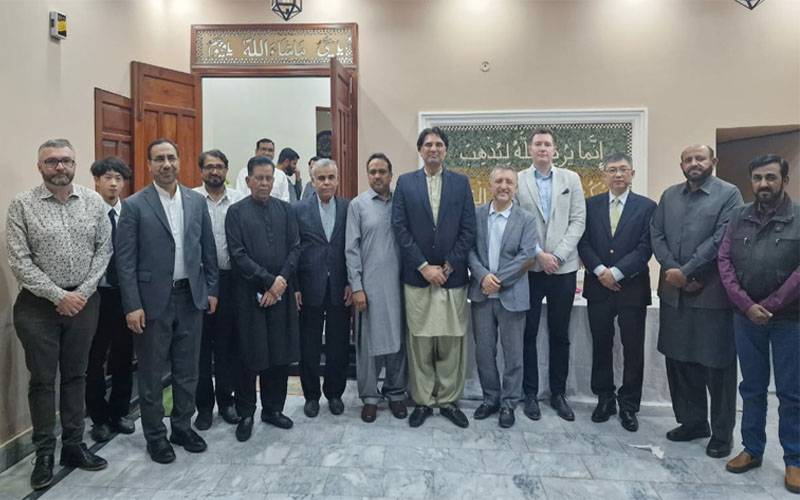 دہشت گردی کیخلاف جنگ: غیر ملکی سفارت کاروں، سیاست دانوں، معروف سکالرز  کا پاکستان کیساتھ یک زبان ہونے کا عزم