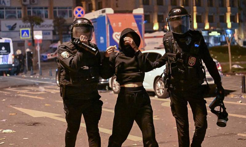 استنبول کے میئر کی گرفتاری پر عوام کا شدید احتجاج