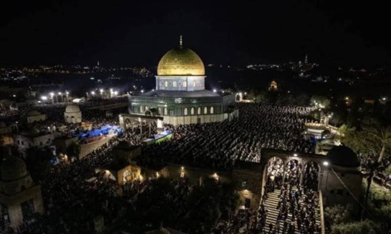 27ویں شب کو مسجد اقصیٰ میں ہزاروں فلسطینیوں کا اجتماع