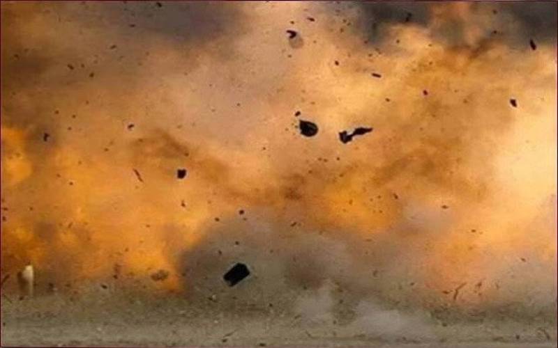 اورکزئی میں نائب تحصیل دار، مالاکنڈ میں لیویز کی گاڑی کے قریب دھماکا