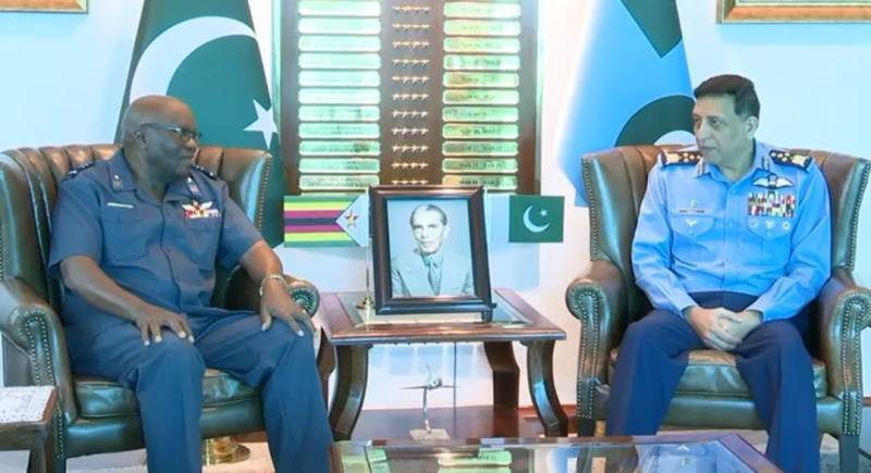 ایئر چیف ظہیر احمد بابر سدھو سے زمبابوے کے ایئر چیف کی ملاقات،12 سپر مشاق طیاروں کی فراہمی پر  گفتگو 