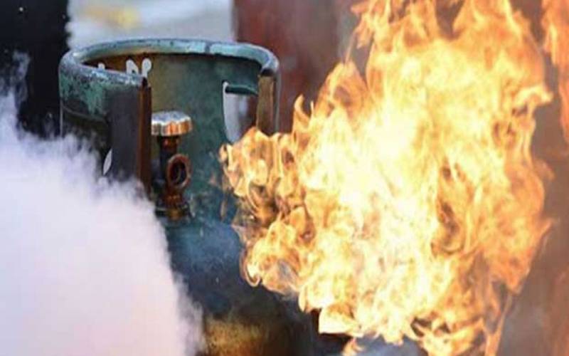 فیصل آباد: مسجد میں گیس لیکج کے باعث دھماکا،طالبعلم جاں بحق، 4 زخمی