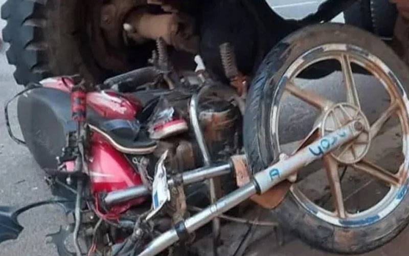 فیصل آباد :ٹرک نے موٹر سائیکل سوار کمسن بھائیوں کو کچل ڈالا، موقع پر جاں بحق 