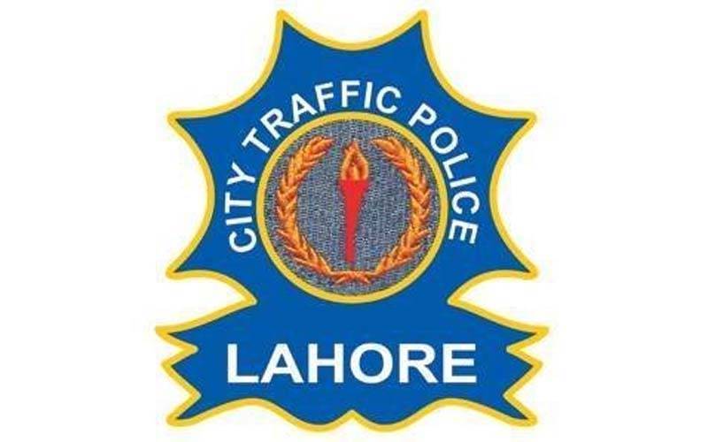 ٹریفک پولیس کا انوکھا کارنامہ، کبھی لاہور نہیں گیا چالان کیسے ہوا،فورٹ عباس کے شہری کی دہائی 