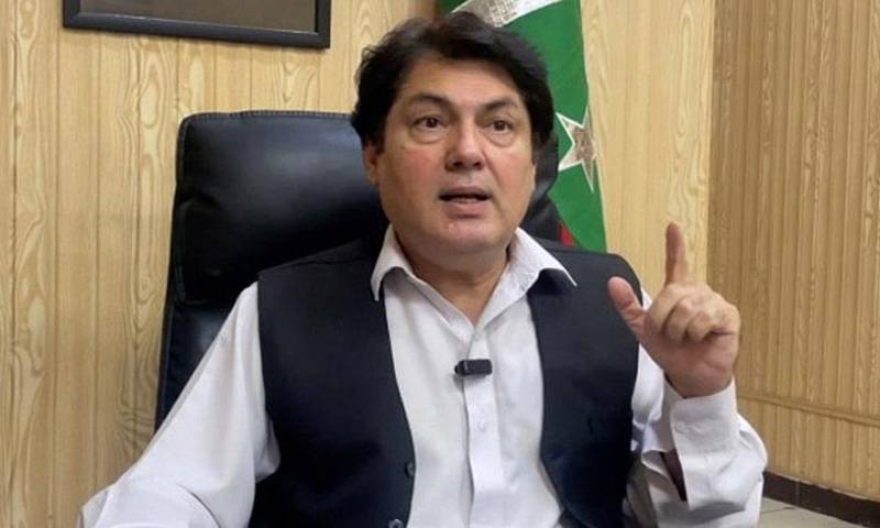  تیل کی قیمتوں میں کمی اونٹ کے منہ میں زیرے کے برابر بھی نہیں:بیرسٹر سیف