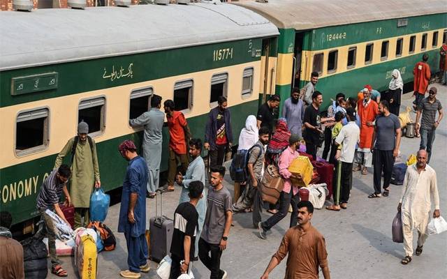 ریلویز نے رواں سال 75ارب روپے کی ریکارڈ آمدن حاصل کرلی