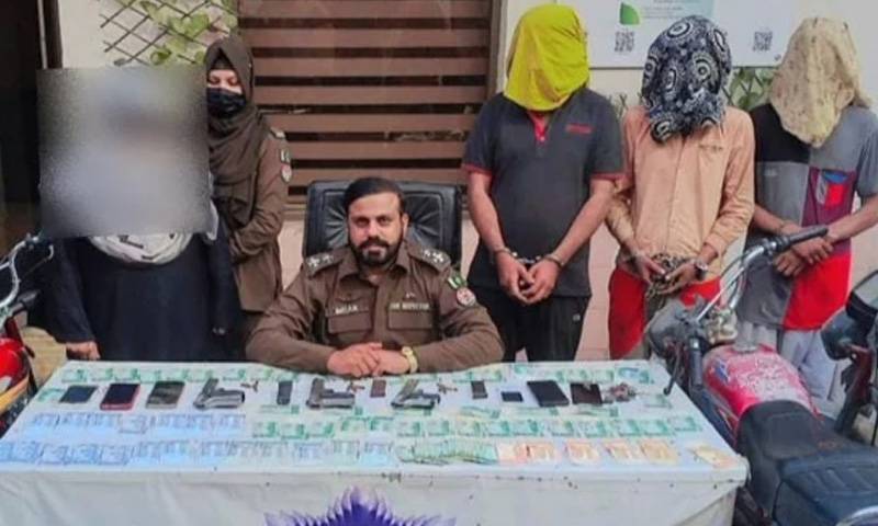 موٹر سائیکلیں چوری کروانے والی خاتون ساتھیوں سمیت گرفتار