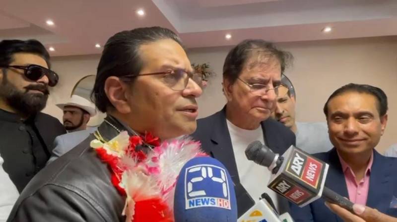 فارم 47 والی حکومت کی حمایت نہیں کررہے ہم اپنے سپاہیوں کے شانہ بشانہ ہیں،سلمان اکرم راجہ