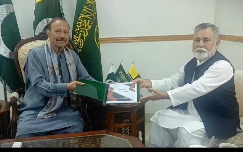 صدر آزاد جموں وکشمیر  کو چیئرمین  پبلک سروس کمیشن نے سالانہ رپورٹ پیش کر دی