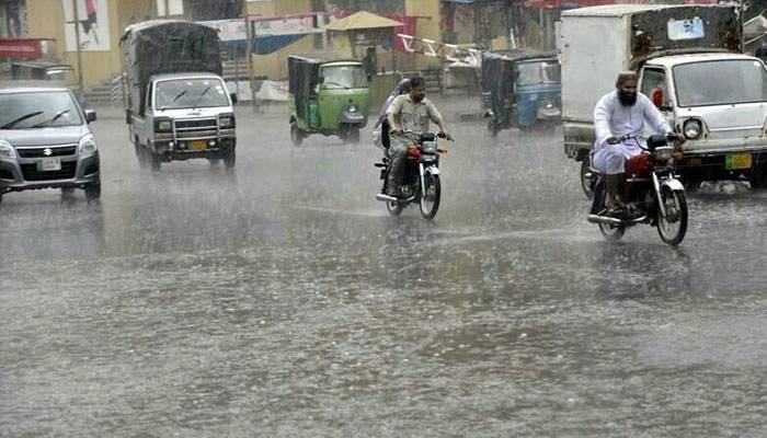 سندھ میں موسلادھار بارش: پنجاب، خیبرپختونخوا میں بھی بادل برسنے کو تیار