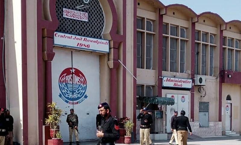  تحریک انصاف کے بانی سے ملاقات، 6 وکلاء  کی فہرست اڈیالہ جیل بھجوا دی گئی 