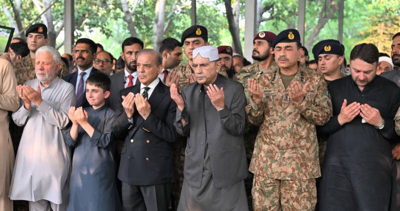  بھارتی جارحیت،لیفٹیننٹ کرنل ظہیر عباس طوری کے 7 سالہ  بیٹے  کی نماز جنازہ ادا 