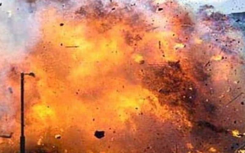 کراچی میں شرافی گوٹھ کے قریب دھماکا، دھاتی ٹکڑے برآمد 