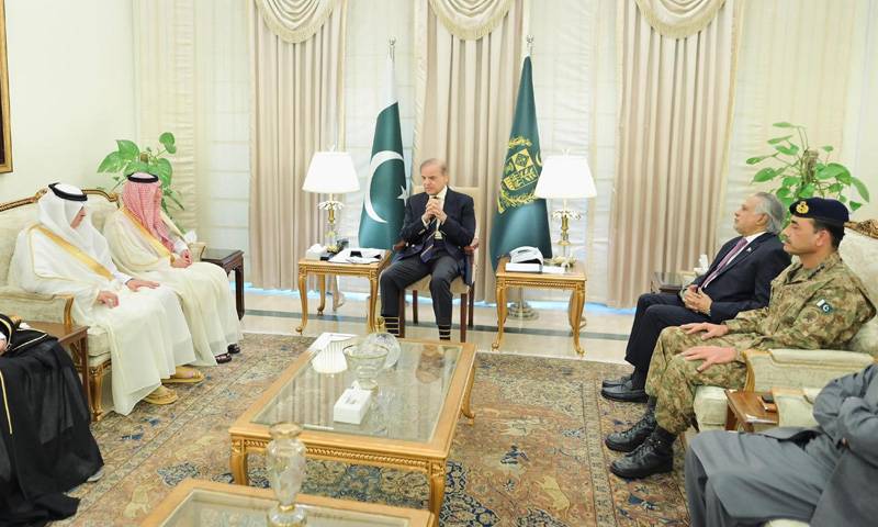 سعودی وزیر خارجہ  کی وزیراعظم شہباز شریف  سے اہم ملاقات، آرمی چیف بھی موجود تھے