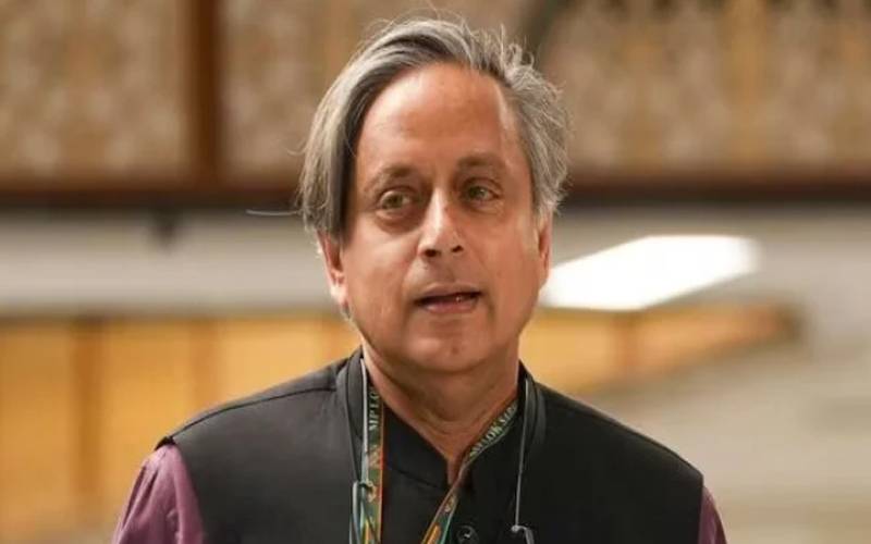  بھارتی رکن پارلیمنٹ ششی تھرور نے پاک فوج کی طاقت کو تسلیم  کرلیا