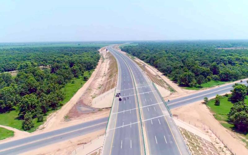ملک بھرمیں موٹرویز کے اطراف پھلدار درخت لگانے کا فیصلہ