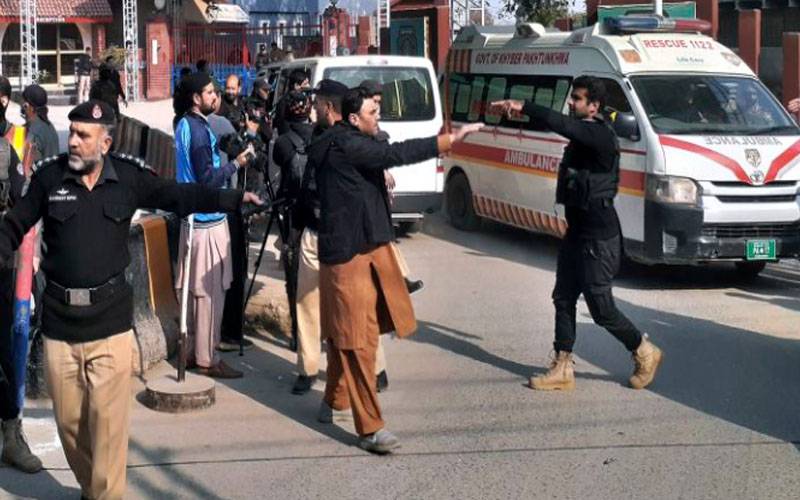 پشاور میں پولیس موبائل پر خودکش دھماکے کا مقدمہ درج، کونسی دفعات لگائی گئیں؟